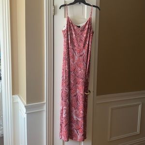 This is a lightly worn maxi dress. It is in a size L.